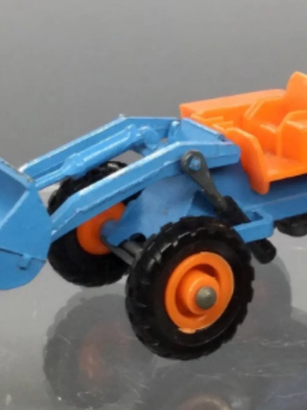 International Harvester Tractor w/Shovel